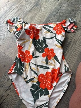 Vince Camuto swim